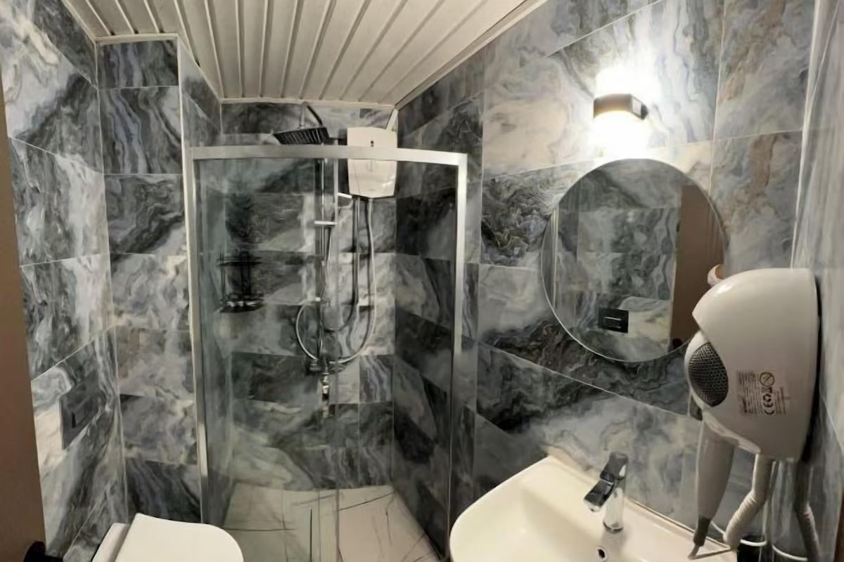 Banyo Mermer Duş