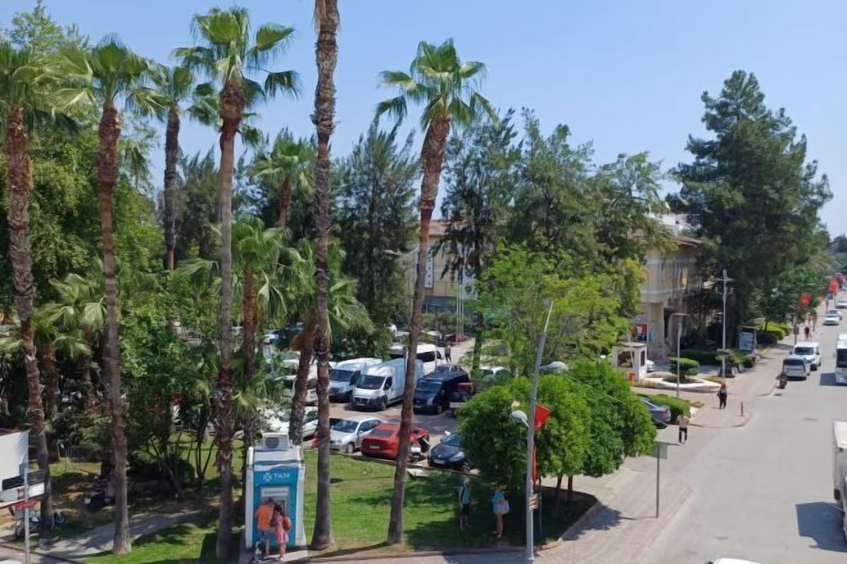 Kemer Sokak Manzarası