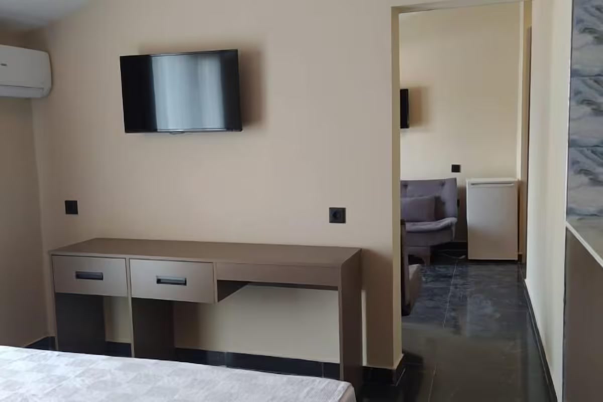 Suite TV Çalışma Masası