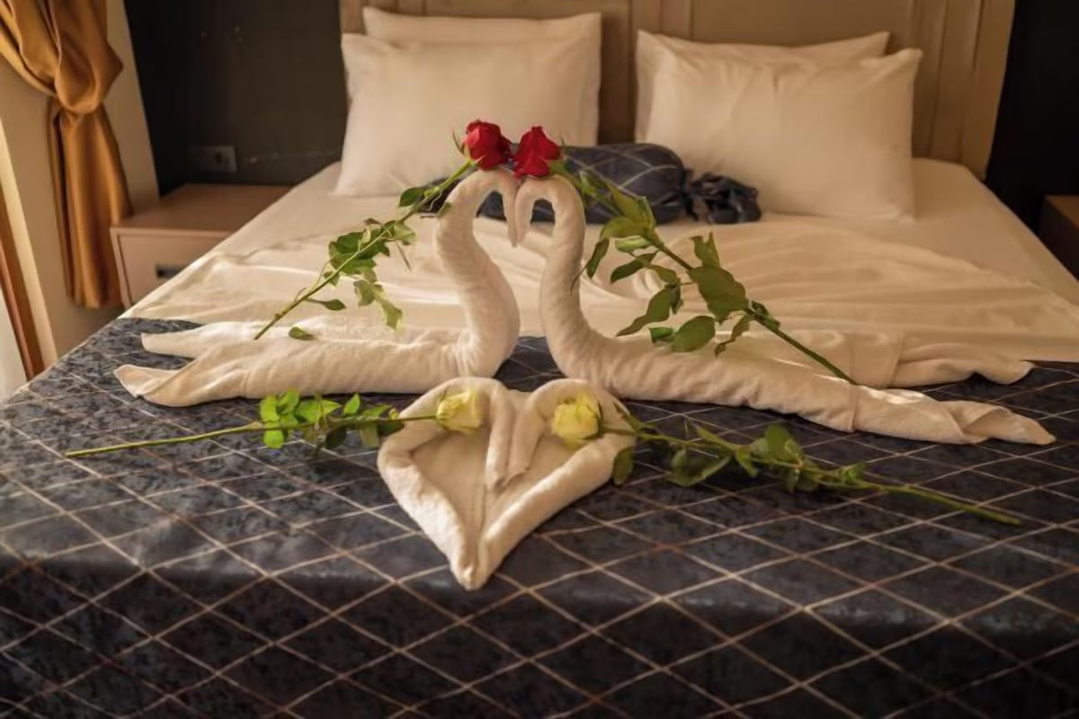 Yatak Kuğu Havlu Romantik